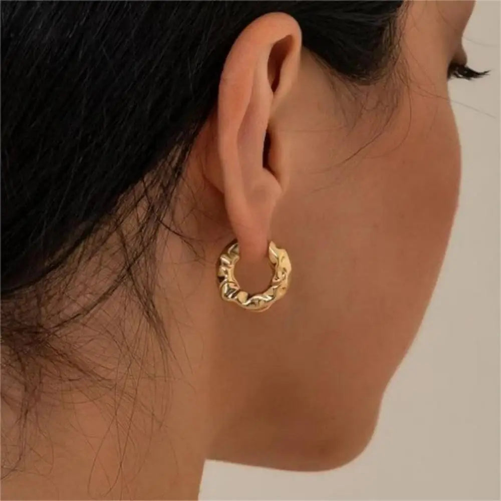 Woman wearing minimalist gold circle hoop earrings – everyday fashion jewelry