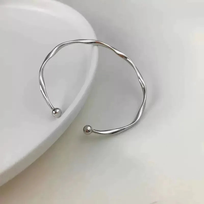 Minimalist Geometric Adjustable Bracelet – Modern Bending Shape Design | Elegant Gift for Women & Mothers