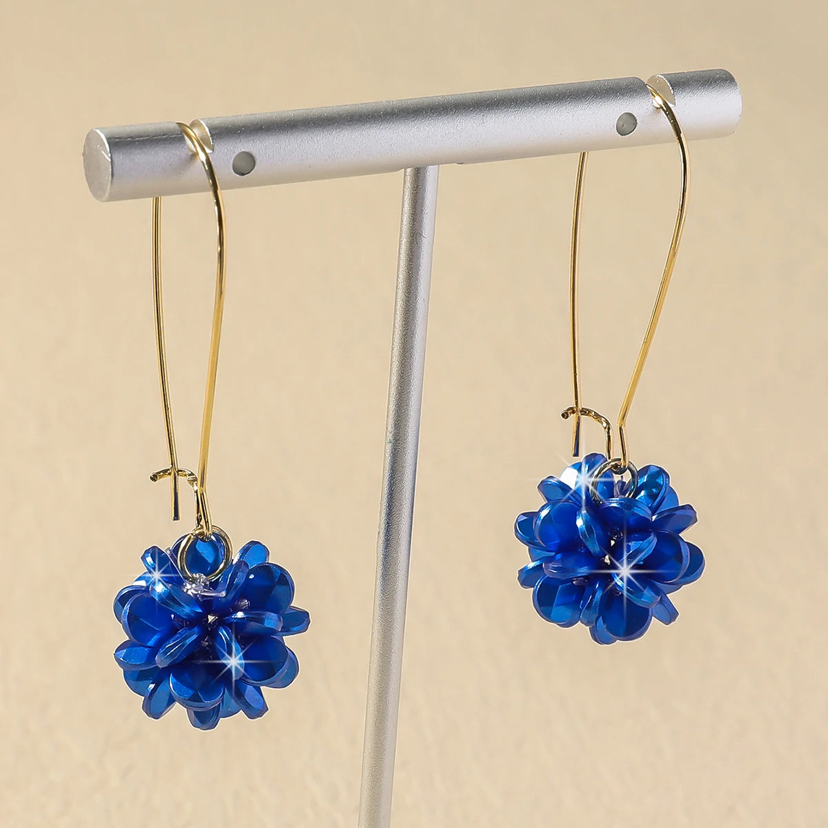 Detailed petal-inspired spherical earrings – lightweight and stylish