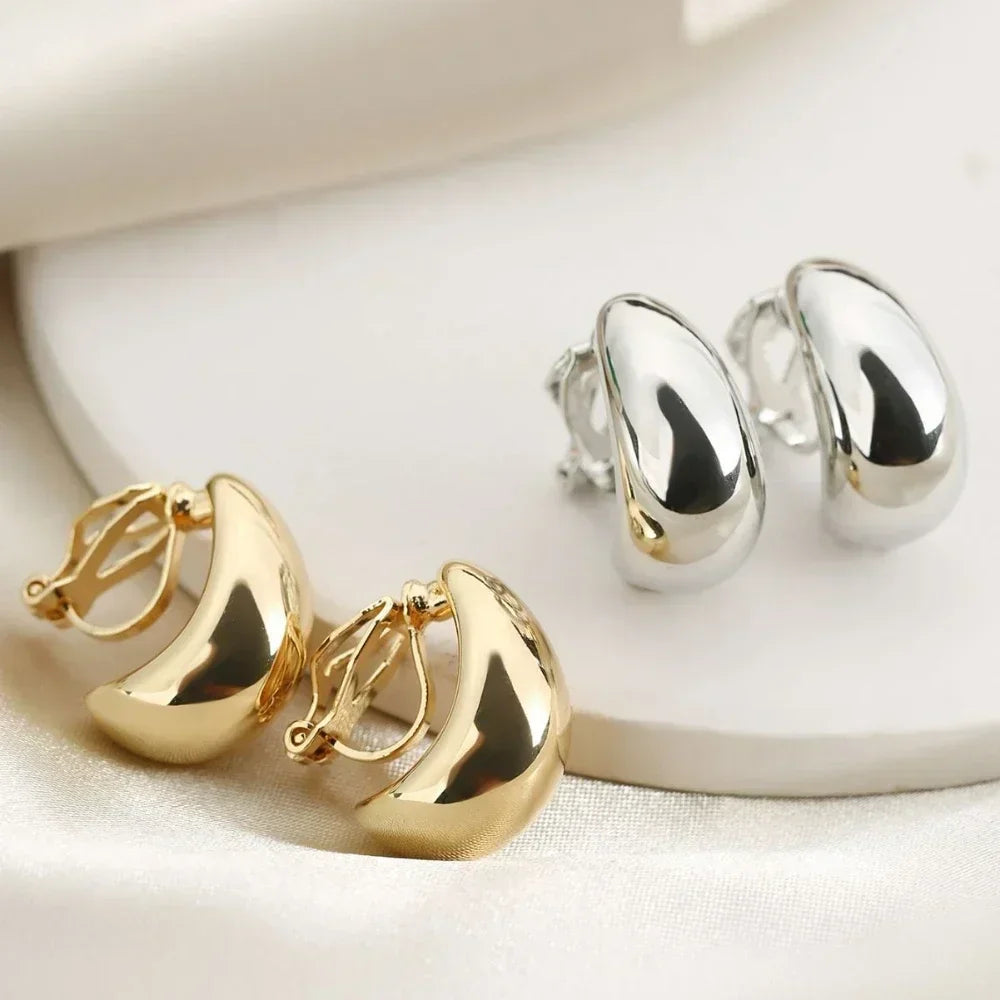 Smooth gold droplet-shaped clip-on earrings – minimalist design