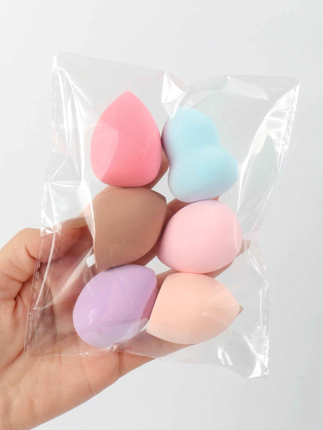 Medium Size Beauty Sponge Set – 6/12/24/36/60 Pieces | Random Colors & Shapes for Foundation, Cream & Powder Blending