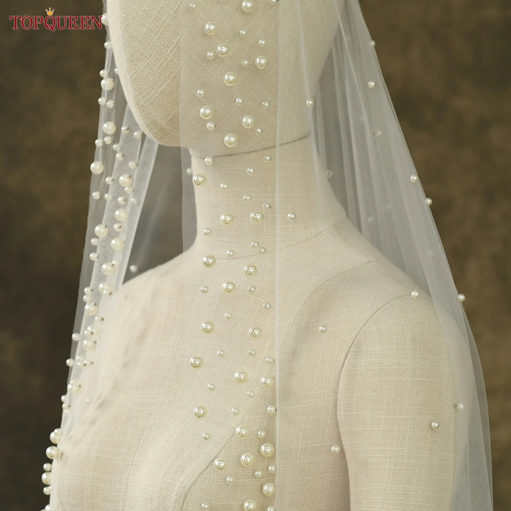 Soft tulle with delicate pearl accents – long bridal veil in white or off-white
