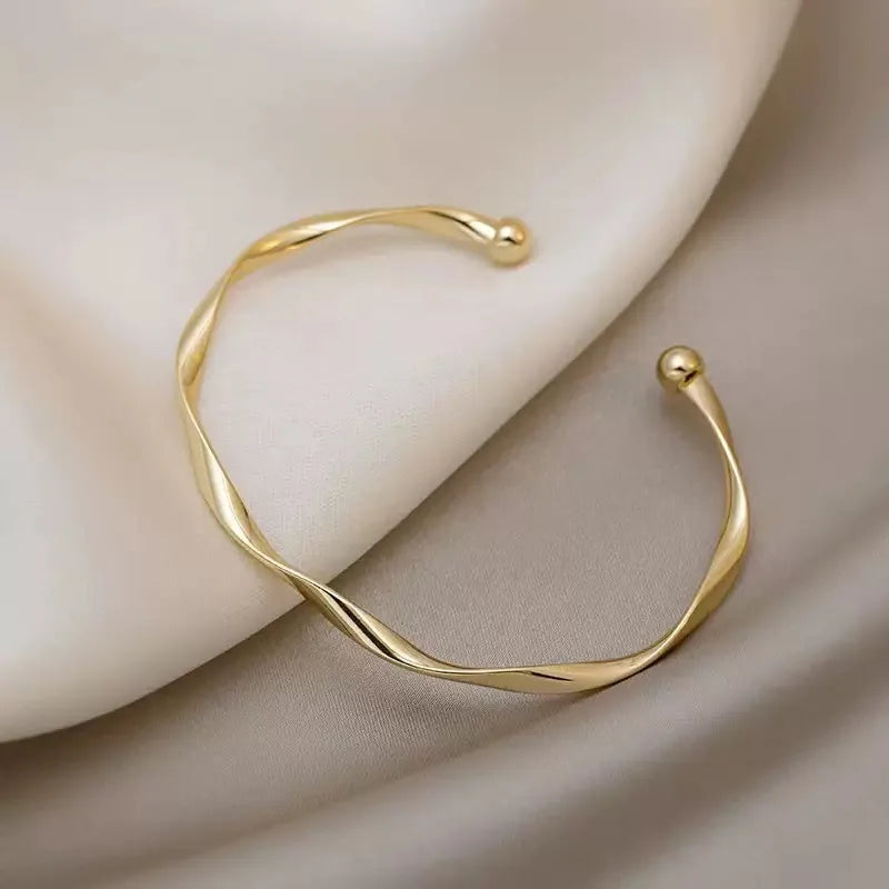 Minimalist Geometric Adjustable Bracelet – Modern Bending Shape Design | Elegant Gift for Women & Mothers