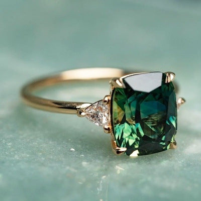 Vintage-Style Emerald Green Gemstone Ring – Retro Square Rhinestone Ring